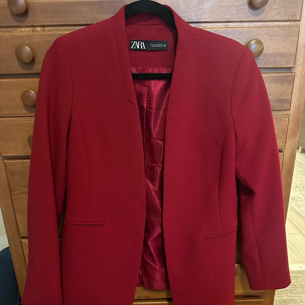 Red Zara blazer, size L in great condition!